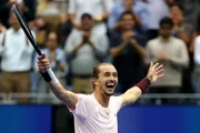 Imagem da matéria: Carlos Alcaraz elogia Zverev: "Melhor jogador do mundo neste momento"