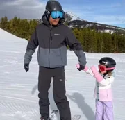Príncipe Harry e a filha são clicados durante esqui