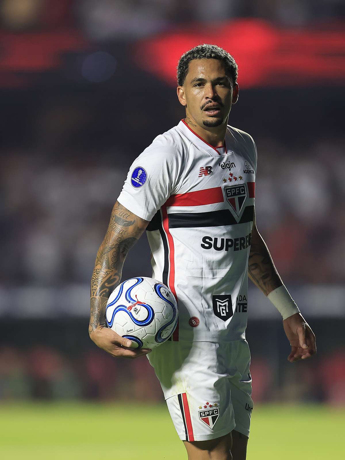 'Nunca recebi salário em dia no São Paulo', diz Luciano após eliminação