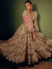 Sucesso no exterior, top model Raica Oliveira desfila no Metrópoles Catwalk
