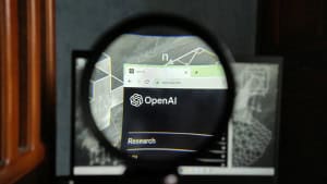 OpenAI pode estar preparando câmera de celular com IA para seu dispositivo