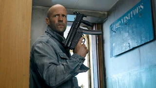 Flop no cinema, sucesso em casa: filme de ação de Jason Statham vira fenômeno do streaming