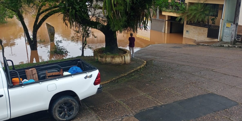 Casas, ruas e comércios são inundados após enchente no Vale do Ribeira, em São Paulo