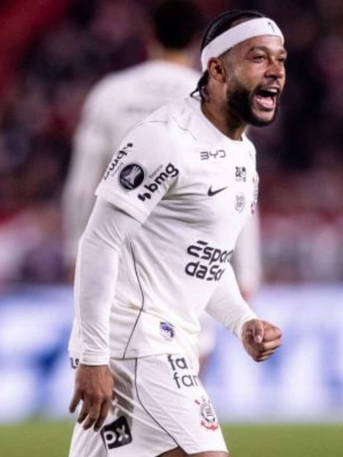 Em jogo do ano para o Corinthians, Depay e estádio têm "prova de fogo"