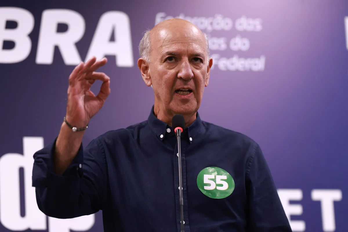 Arruda promete cortar secretarias e cargos comissionados, caso seja eleito