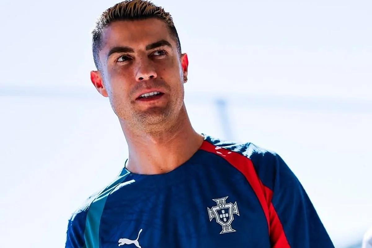 Foto colorida de Cristiano Ronaldo - Metrópoles