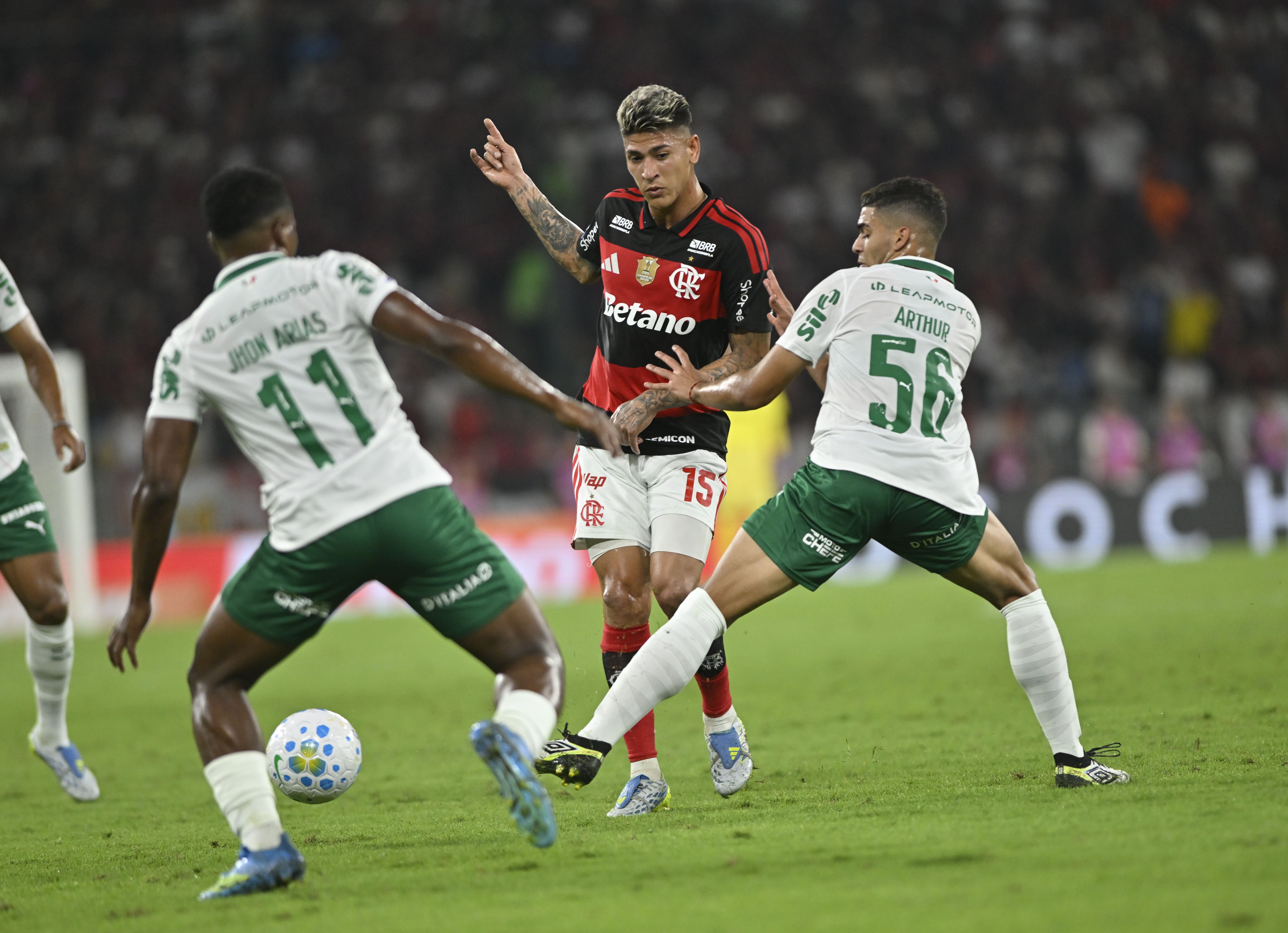 Como nova regra de estrangeiros vai impactar o futebol brasileiro? Veja número por time na Série A