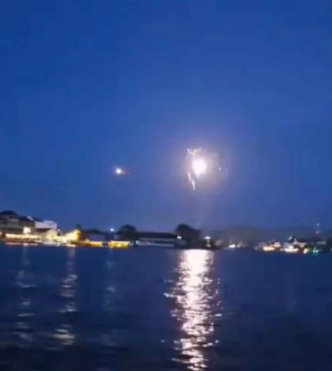 Fogos de artifício próximo a aeroporto obrigam voo que se aproximava para pouso a arremeter