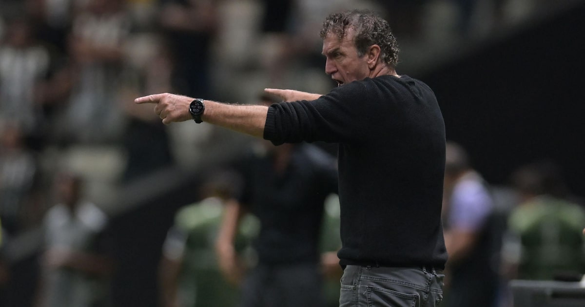 Cuca é ríspido em explicações por queda do Santos e diz que fez o certo: ‘Estava controlado’