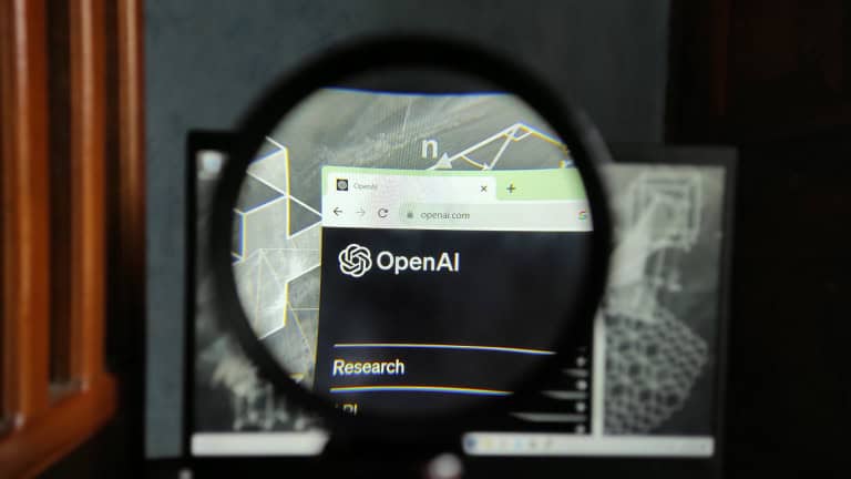 OpenAI pode estar preparando câmera de celular com IA para seu dispositivo