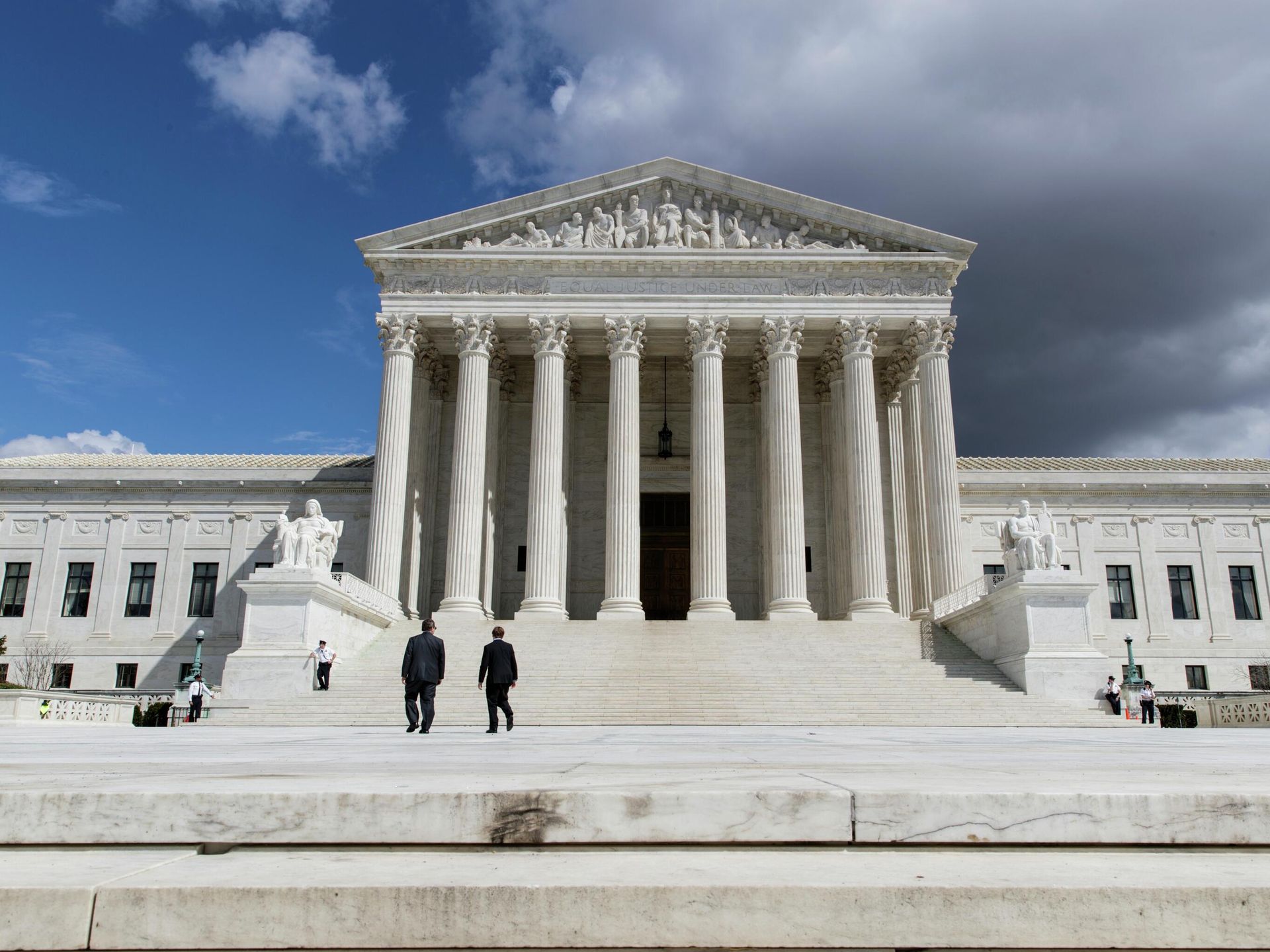 O Supremo Tribunal dos EUA proibiu novos requisitos para a organização do voto por correio.