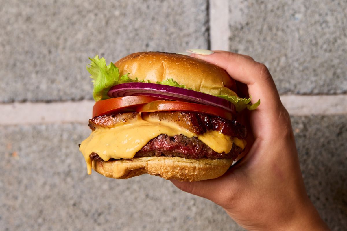 4 tipos de alimentos que aceleram o envelhecimento, segundo nutricionista