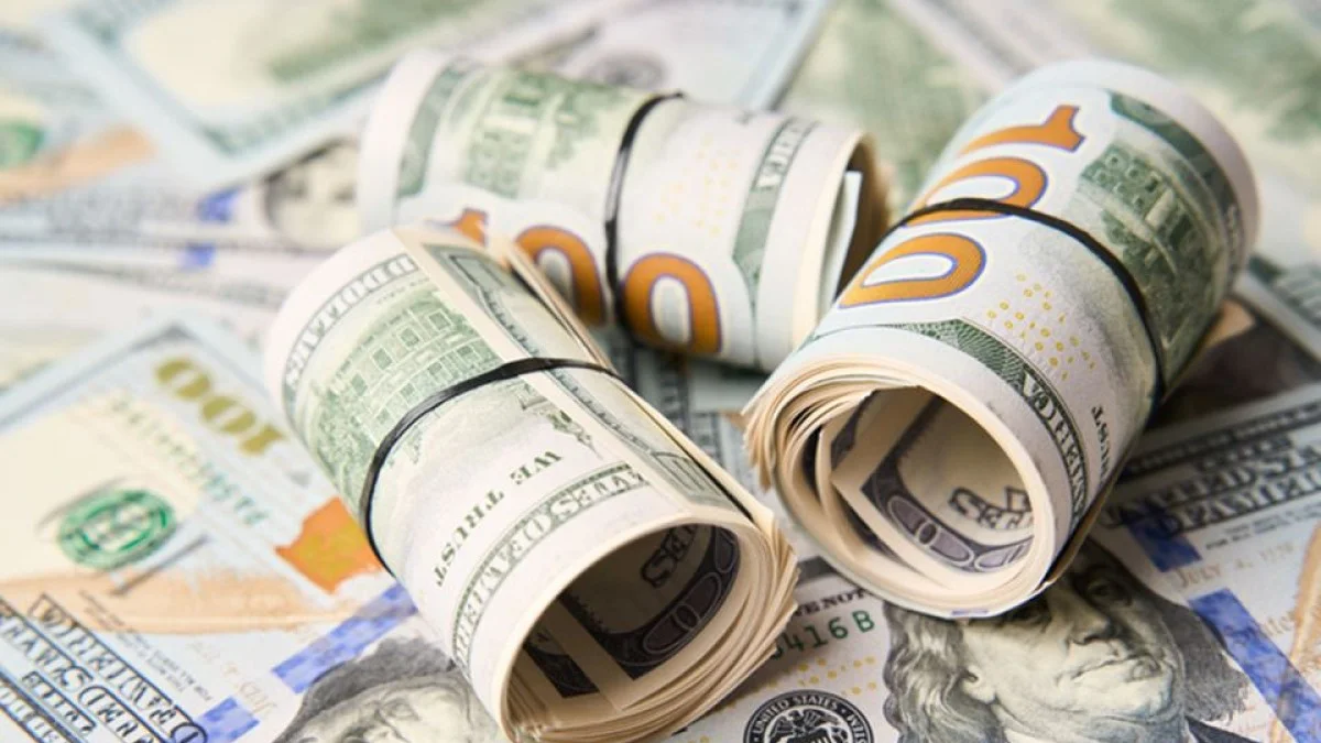 Dólar fica estável apesar de crise do STF e provável alta dos juros nos EUA