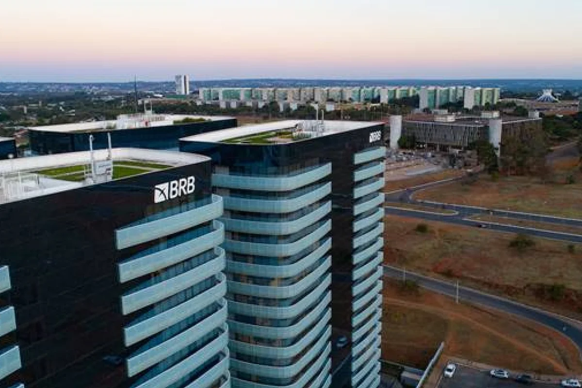 BRB afasta funcionários citados em investigação do caso Master
