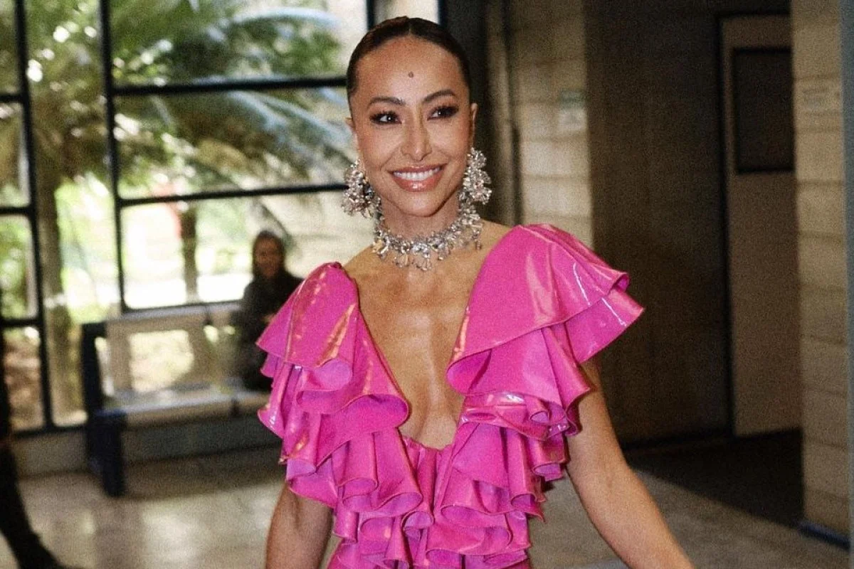 Foto colorida de Sabrina Sato com look rosa - Metrópoles