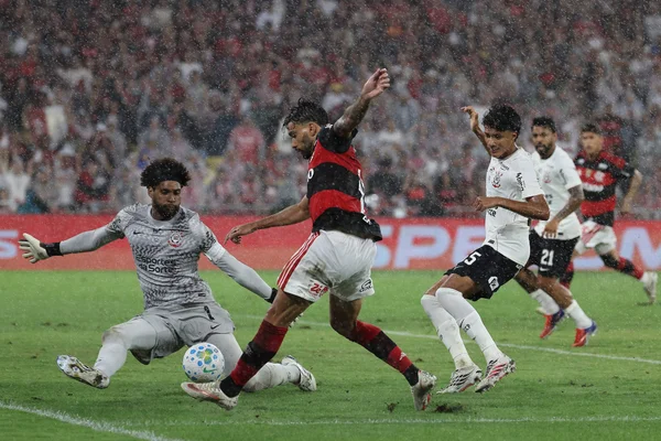 Flamengo lidera segundo turno do Brasileirão; Corinthians é lanterna
