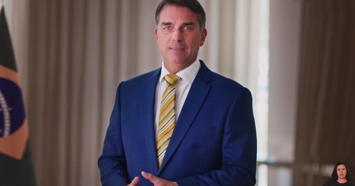 Em pronunciamento oficial, Flávio Bolsonaro usa crise no STF para defender fim da reeleição