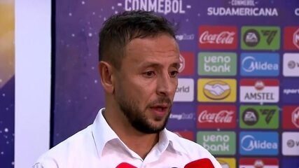 Rafinha recorda demissão de Crespo e lamenta atrasos no São Paulo: "Claro que atrapalha"