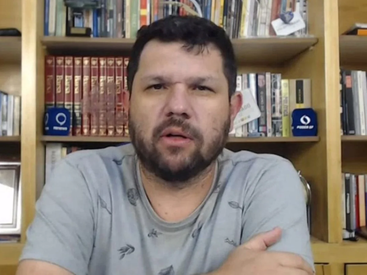 Foragido, Oswaldo Eustáquio registra candidatura a deputado pelo Paraná