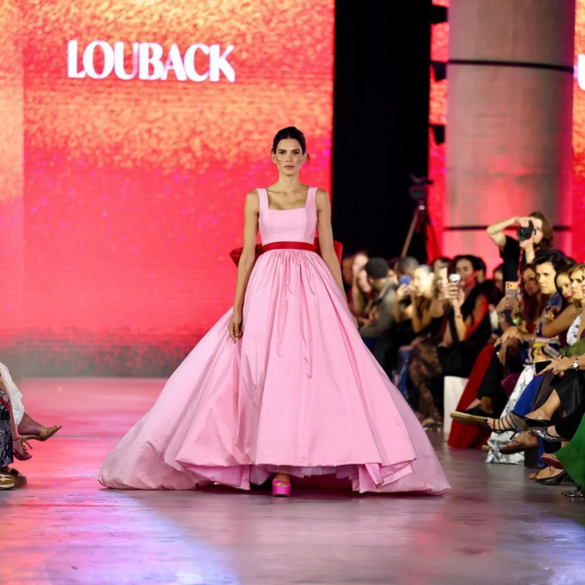 Com Raica Oliveira, 2º dia de Metrópoles Catwalk une moda e arte interativa