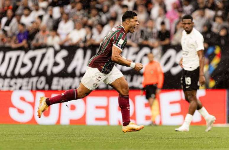 Hulk deslancha e vira peça central do Fluminense de Marcão