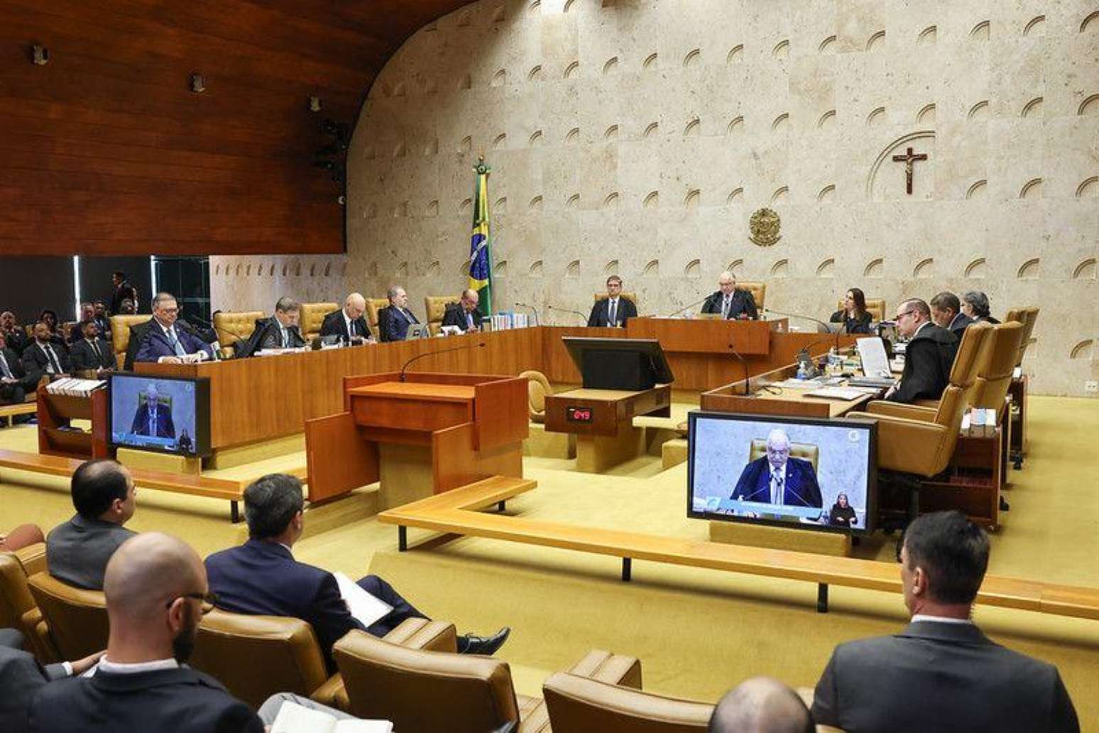 Sess&atilde;o extraordin&aacute;ria nesta ter&ccedil;a-feira (15/09) come&ccedil;ou a analisar as acusa&ccedil;&otilde;es bomb&aacute;sticas de envolvimento de ministros da Corte, sobretudo Alexandre de Moraes, no caso Master