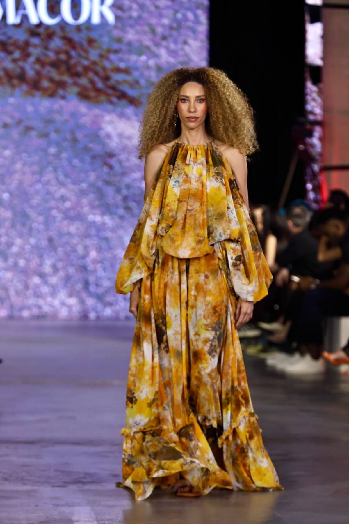 Victor Dzenk, Sun Rose e Almacor levam diversidade ao Metrópoles Catwalk