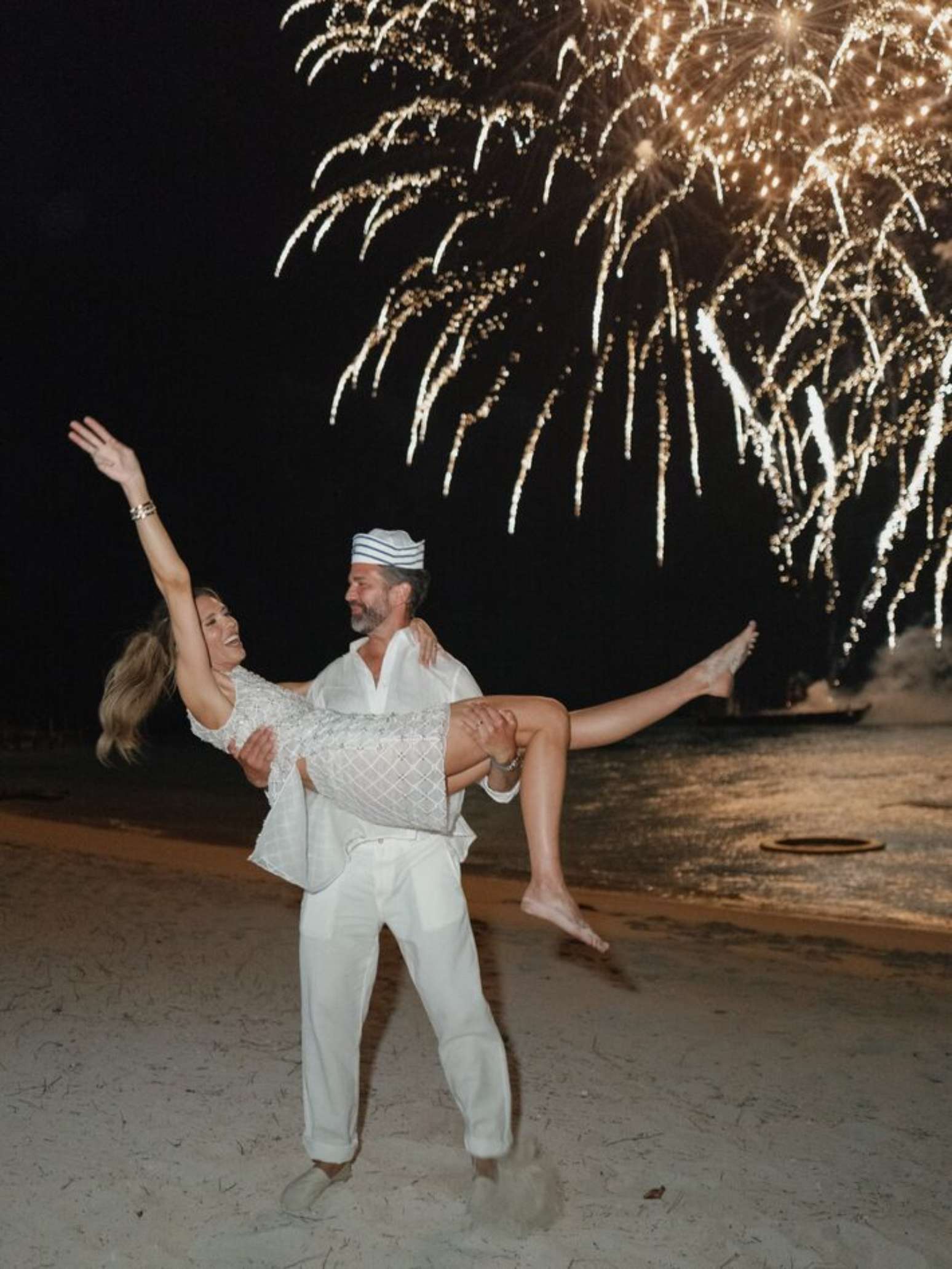Donald Trump Jr. e Bettina Trump afirmaram que se casaram em uma cerim&ocirc;nia privada antes das comemora&ccedil;&otilde;es realizadas nas Bahamas.