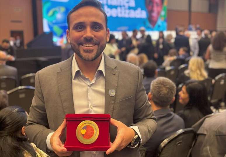 Quem é Bruno Barral, ex-secretário que ascendeu com ACM Neto e virou elo com a Overclean