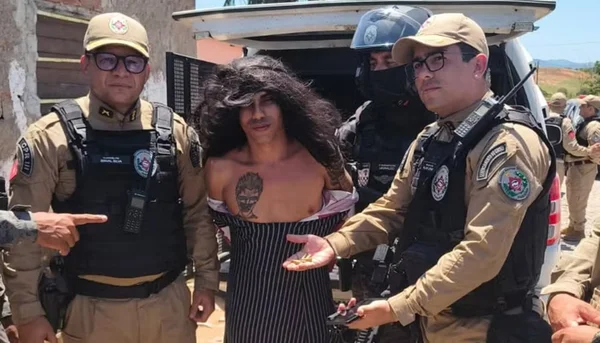 PB: suspeito de crimes é preso ao se vestir de mulher para enganar polícia