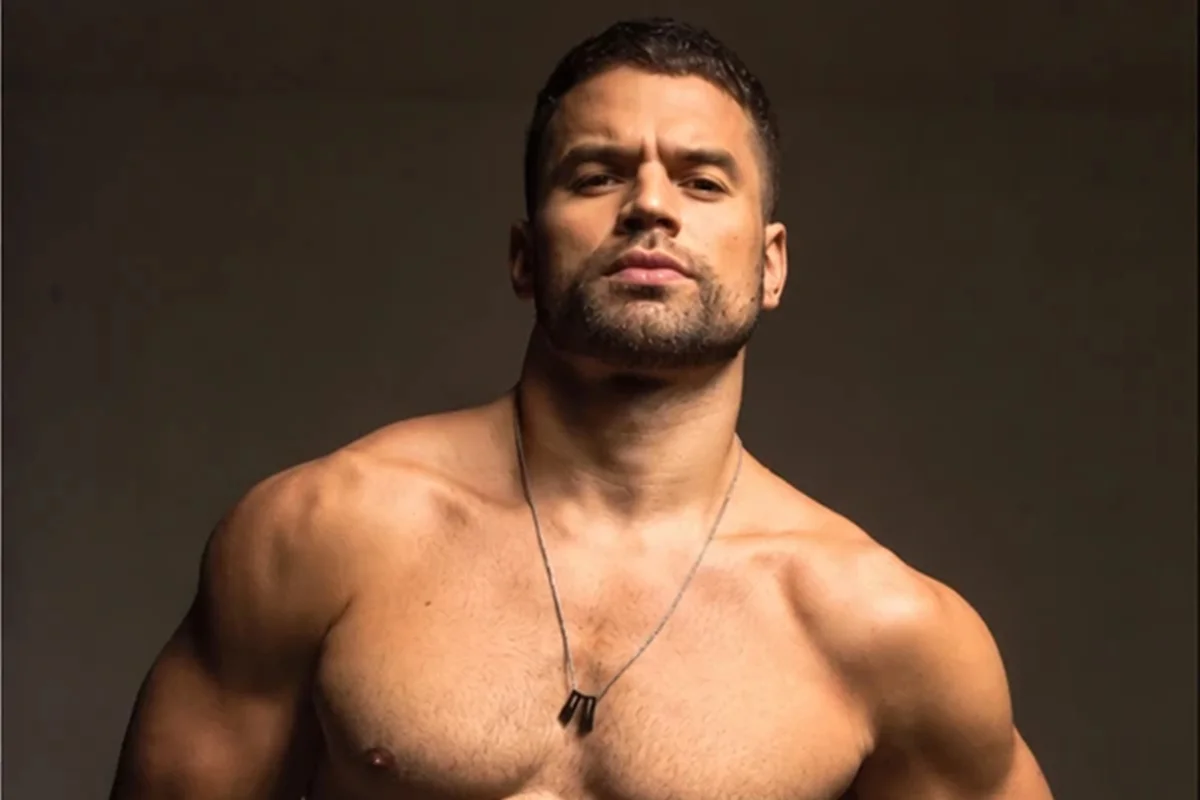 Quem é Vitor Gadelha, ator e modelo de filme erótico com Marisa Orth