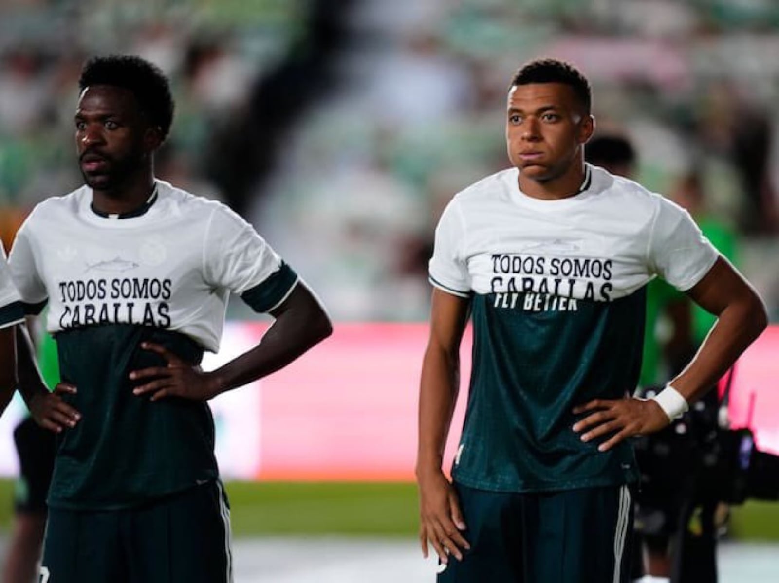 Vini Jr e Mbappé escondem mensagem em apoio à Ceuta, cidade espanhola que vive crise migratória Reprodução/X