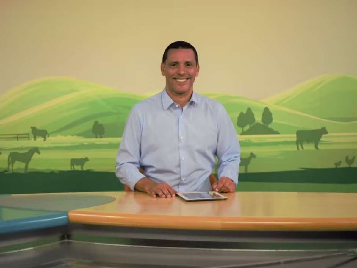 Apresentador de TV afiliada da Globo morre aos 55 anos