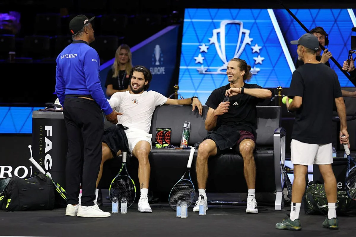 Carlos Alcaraz elogia Zverev: "Melhor jogador do mundo neste momento"