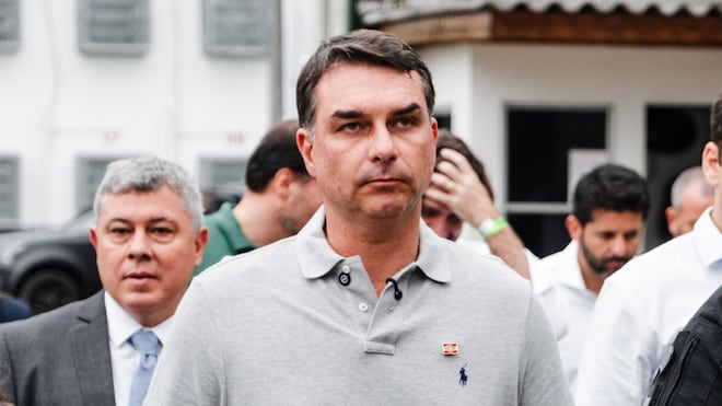 Flávio diz que ministros do STF têm obrigação de autorizar investigação contra Moraes
