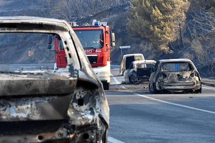 Busca em andamento pelos suspeitos após o crematório de Oshawa ser intencionalmente incendiado: polícia de Durham