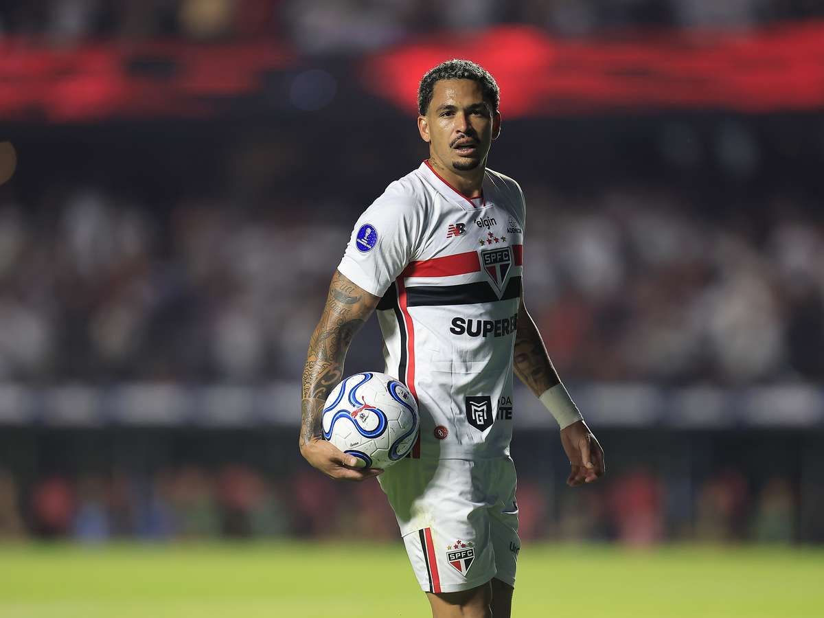 'Nunca recebi salário em dia no São Paulo', diz Luciano após eliminação