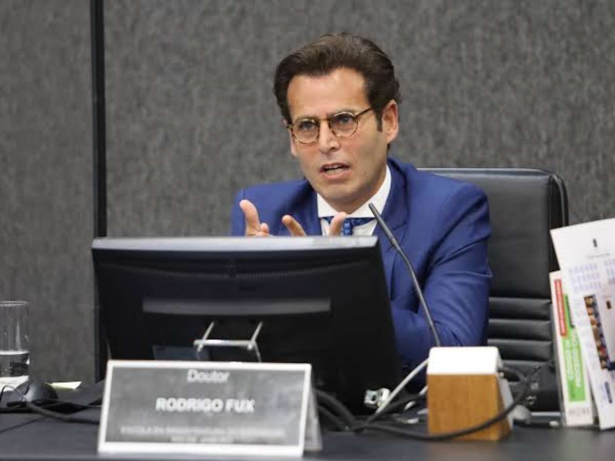Filho de Fux ofereceu ‘tapete vermelho’ a Vorcaro e manteve relação próxima com banqueiro