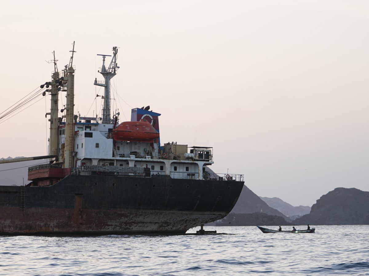 Houthis tomam ilhas estratégicas do Mar Vermelho enquanto analistas alertam para uma crise iminente no petróleo