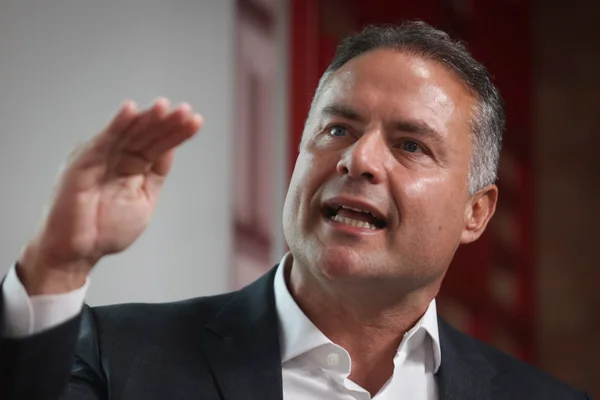 Alagoas: Renan Filho lidera disputa ao governo e Renan Calheiros ao Senado