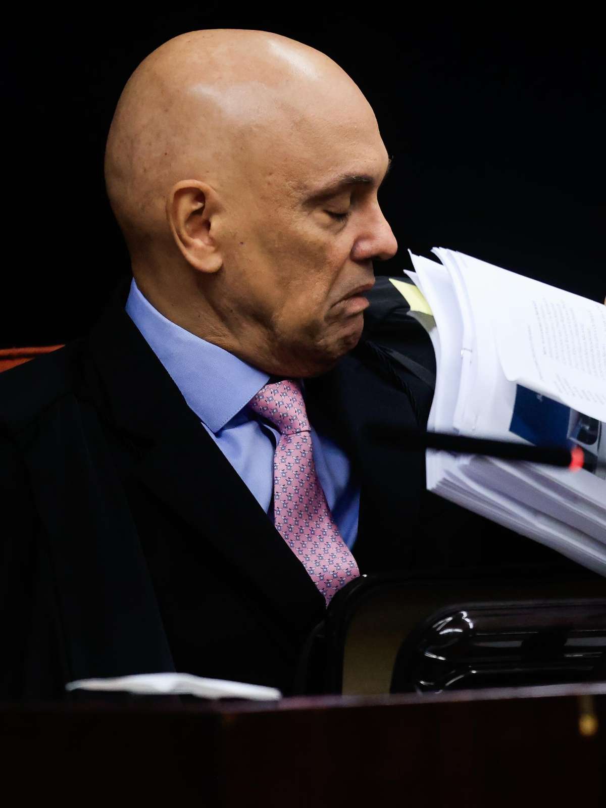 Moraes apresenta defesa de 44 páginas, nega crime e diz que ação de Mendonça é 'vingança' por condenação de 8 de janeiro