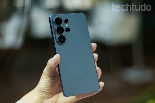 4 celulares 'monstruosos' que deixam qualquer outro no chinelo