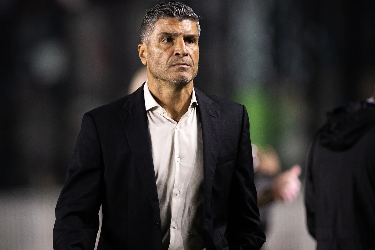 Vasco: Pedro Emanuel exalta classificação e fala sobre estádio na semifinal